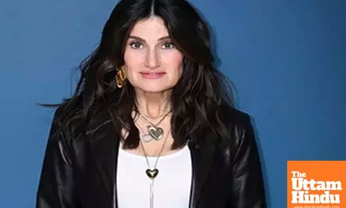 Idina Menzel reveals story behind her viral picture with Steven Spielberg