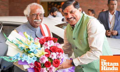 Madhya Pradesh Chief Minister Mohan Yadav welcomes Governor of Haryana Bandaru Dattatreya at the Chief Ministers residence