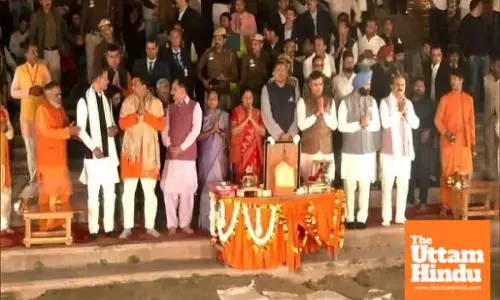 CM Rekha Gupta Performs Yamuna Aarti Before Chairing First Cabinet Meeting