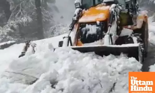 Jammu-Srinagar Highway Blocked: 300 Vehicles Stranded as Weather Wreaks Havoc