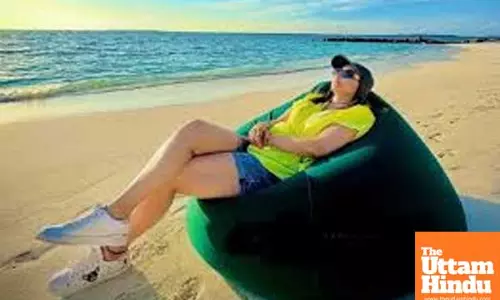 Hina Khan shares a glimpse of her ‘queen size’ life