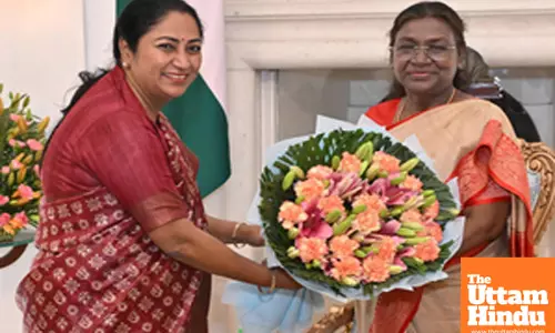 Delhi Chief Minister Rekha Gupta meets President Droupadi Murmu at Rashtrapati Bhavan