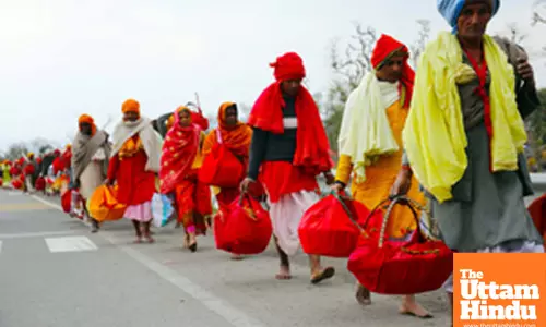 Devotees throng Har Ki Pauri for sacred rituals