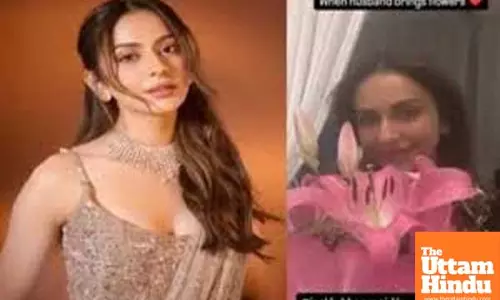 Rakul flaunts happy face as husband Jackky Bhagnani brings flowers