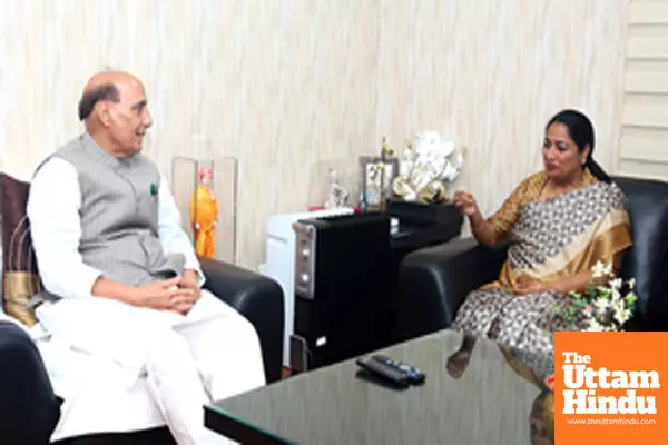Delhi Chief Minister Rekha Gupta meets Defence Minister Rajnath Singh Delhi Chief Minister Rekha Gupta meets Defence Minister Rajnath Singh