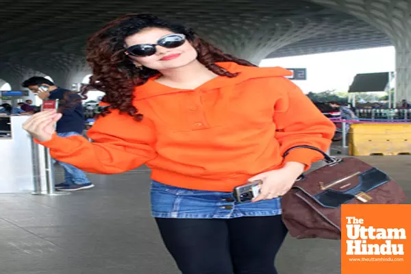 Celebrities make a stylish touchdown at Mumbai airport Celebrities make a stylish touchdown at Mumbai airport