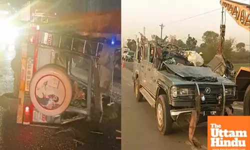 Tragic Road Crash: SUV Hits Tree, Breaks Divider, Collides with Bus – 6 Dead, 2 Injured