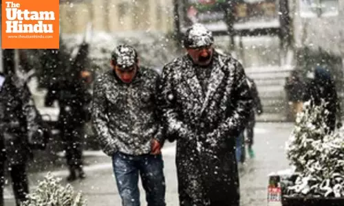 Heavy snowfall blocks 2,173 roads across 18 provinces in Turkiye