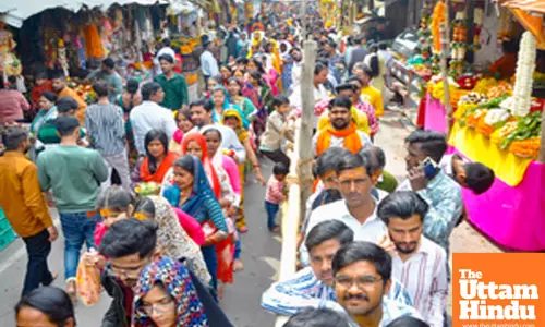 Devotees stand in queue to offer prayer to Lord Shiva on the occasion of Mahashivratri