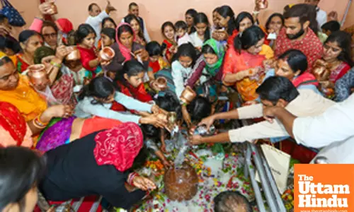 Devotees offer milk and water for Abhishek to Lord Shiva
