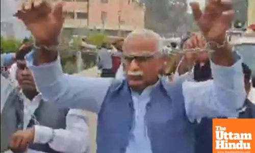 Left MLAs protest with handcuffs in Bihar Assembly