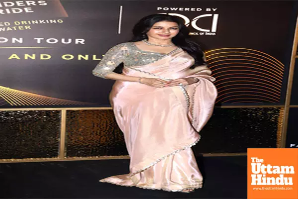 Celebrities arrive at designer Tarun Tahiliani’s show