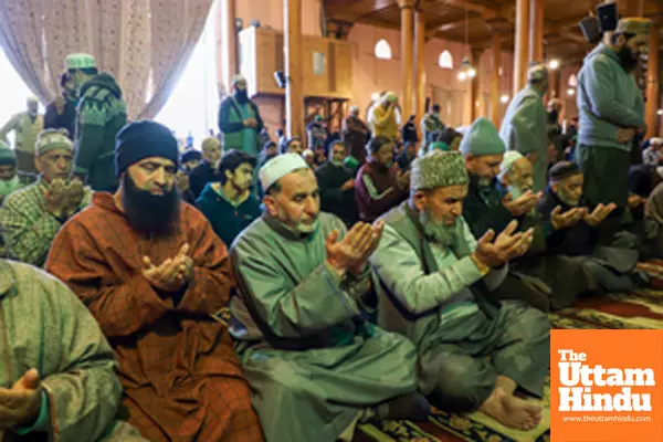 Title : Srinagar: Muslims offer Zuhar prayer on the first day of Ramadan at Jamia Masjid