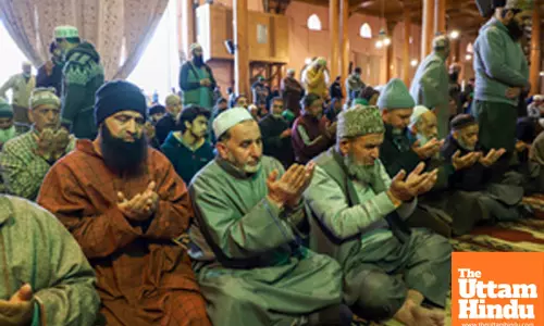 Title : Srinagar: Muslims offer Zuhar prayer on the first day of Ramadan at Jamia Masjid