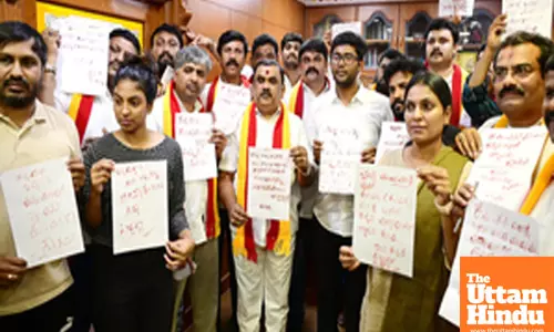 Karnataka Rakshana Vedike protests KPSC exam issues
