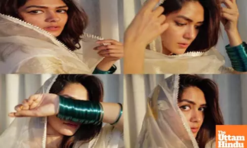 Mrunal Thakur channels her inner swarg se utri kokil kanthi apsara