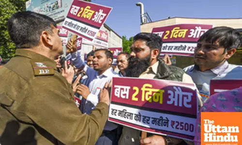 AAP Protests at Mandi House Over Delay in Mahila Samriddhi Yojana Implementation