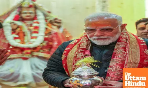 PM Modi offers prayers to Goddess Ganga