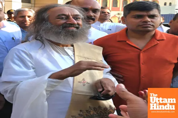Spiritual leader Ravi Shankar receives grand welcome in Patna Spiritual leader Ravi Shankar receives grand welcome in Patna