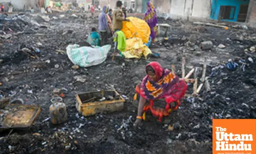 Fire broke out in the slums of Bahlolpur village