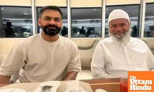 Pleasure: Mohammad Hafeez posts pictures of meeting with fugitive Islamic preacher Zakir Naik