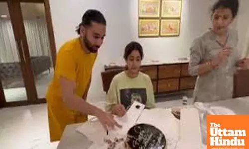 Orry treats special most Janhvi Kapoor to some yummy birthday cake