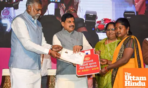 MP CM Distributes Grant Certificates to beneficiary women
