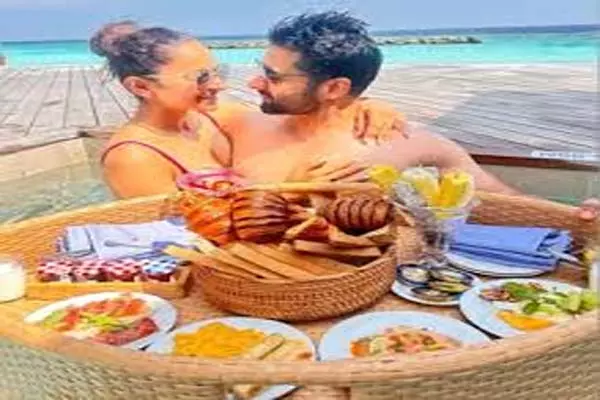 Rakul enjoys ‘floating meal’ with her ‘whole heart’ Jackky in Maldives Rakul enjoys ‘floating meal’ with her ‘whole heart’ Jackky in Maldives
