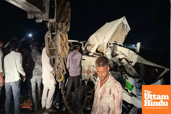 Tragic Road Accident in Dhar District: 7 Killed in Collision with Gas Tanker Tragic Road Accident in Dhar District: 7 Killed in Collision with Gas Tanker