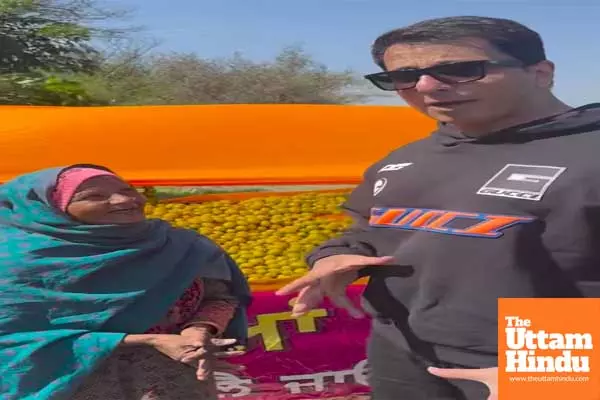 Sonu Sood makes a heartfelt appeal for elderly woman selling fruit by the roadside Sonu Sood makes a heartfelt appeal for elderly woman selling fruit by the roadside