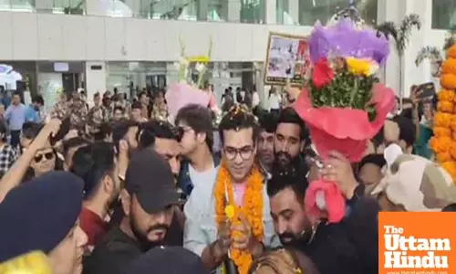 Jubin Nautiyal receives a grand welcome by fans at the Dehradun Airport