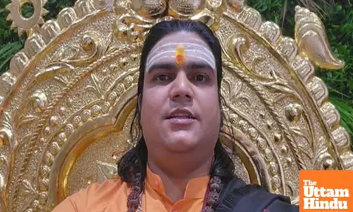 Tantrapeethadhishwar Aniket Shastri Maharaj calls for removal of Aurangzebs Tomb