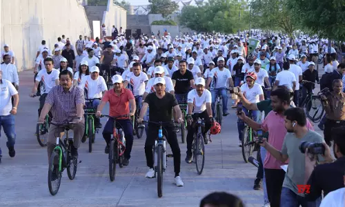Sports Min Mandaviya leads Fit India Sundays on Cycle in Ahmedabad