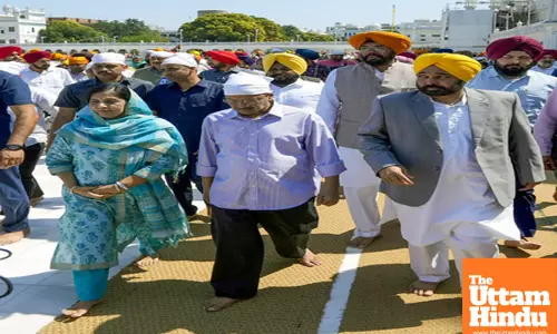 AAP leaders seek blessings at Golden Temple