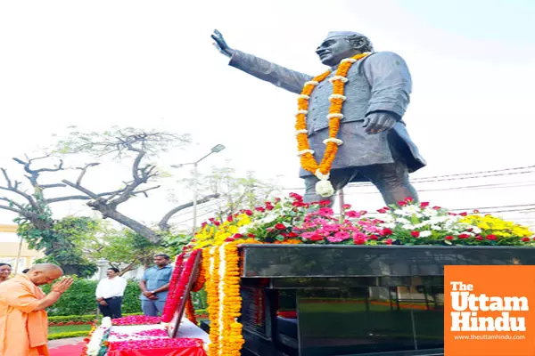 UP CM Yogi Adityanath pays tribute to Hemvati Nandan Bahuguna on his death anniversary UP CM Yogi Adityanath pays tribute to Hemvati Nandan Bahuguna on his death anniversary