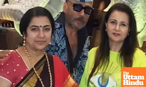Jackie Shroff steps out for dinner with actress of his debut film, Meenakshi Seshadri, Poonam Dhillon