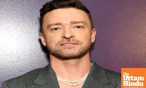Justin Timberlake performs mid-air for co-passengers on his flight to Argentina