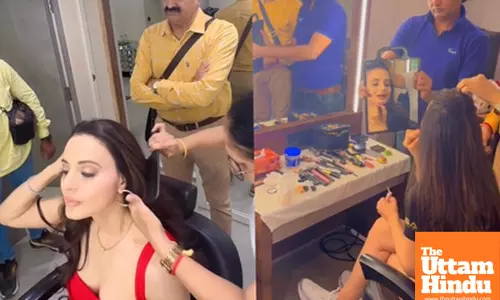 Ameesha Patel gives glimpse of her ‘chaotic work mode’