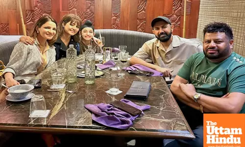 Hina Khan applauds Gippy Grewal for bridging Punjabi Film Industry with Bollywood