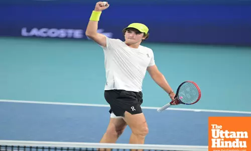 Fonseca battles illness to prevail in Miami opener