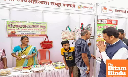 CM Devendra Fadnavis inaugurates Navasakhi District-Level Saras Exhibition