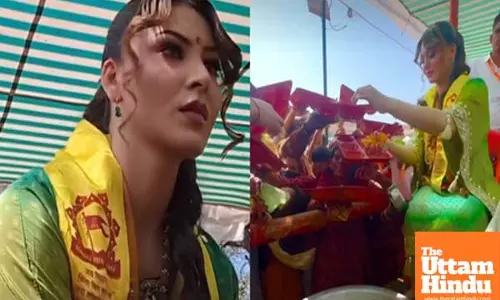 Urvashi Rautela feeds poor, netizens say, great job