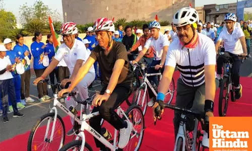 Sport Min Mandaviya leads over 500 riders during Fit India Sundays on Cycle in Lucknow