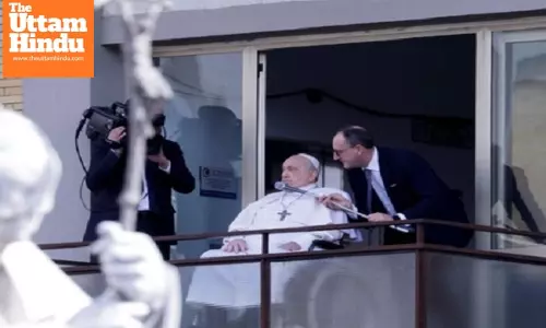 Pope Francis appears at hospital window to render blessing, discharged