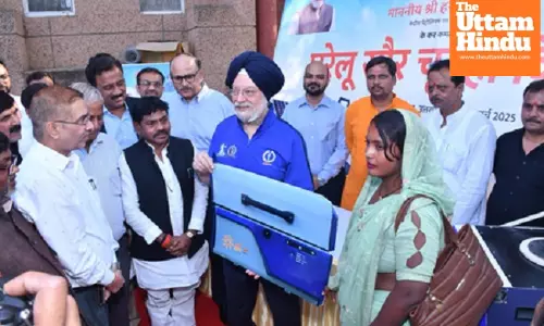 Union Minister hands over Surya Nutan stoves to 309 women in UPs Sonbhadra