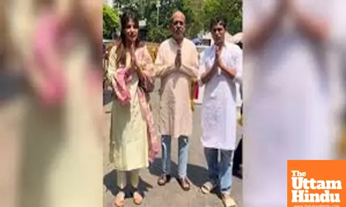 Rhea Chakraborty visits Siddhivinayak Temple after clean chit in Sushant Singh Rajput case
