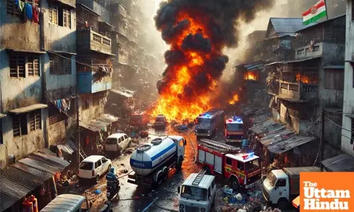 Major Fire in Dharavi After Cylinders Explode in Truck; Multiple Vehicles Damaged