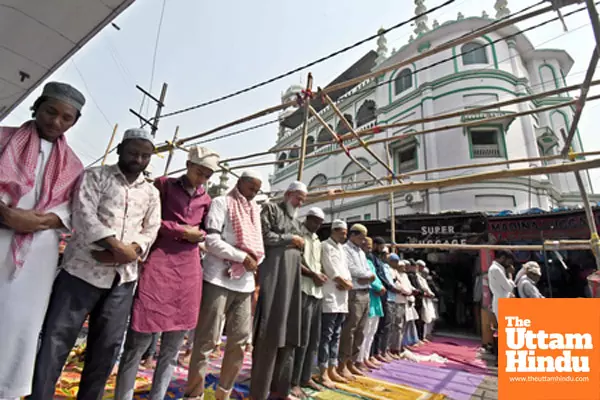 Muslim devotees offer namaz Muslim devotees offer namaz