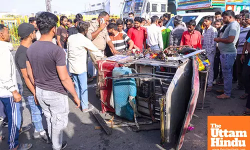 Crowd Gathers at Accident Site on Delhi-Agra Highway