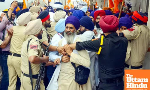 Damdami Taksal stages a protest march against SGPC